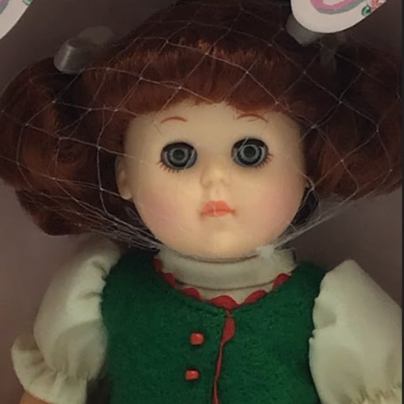 Ginny Vogue Beautiful Gretel 1984 Dakin Collectible Ornamental Character Display - Picture 4 of 12